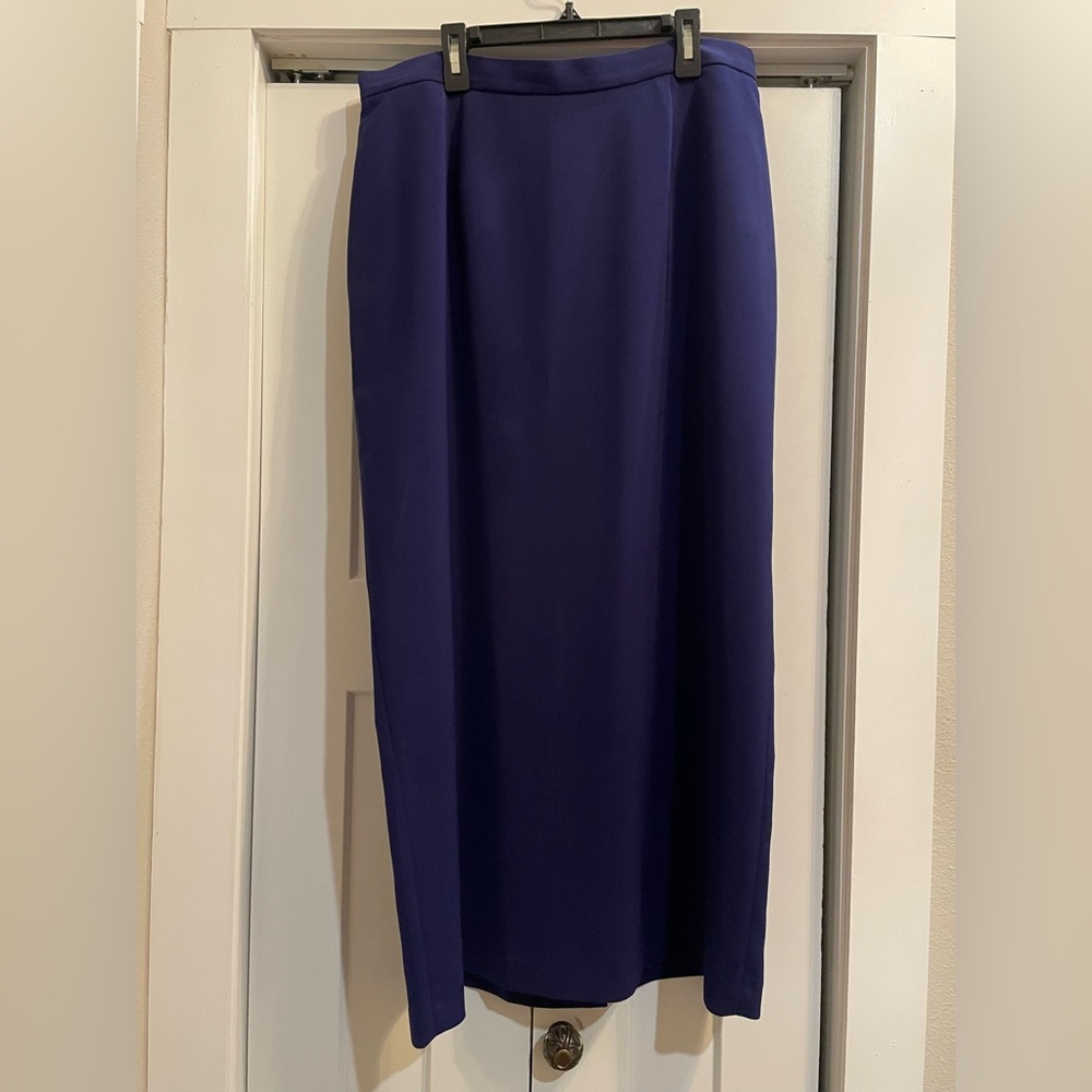 Le Suit Women's Elegant Navy Pencil Skirt
